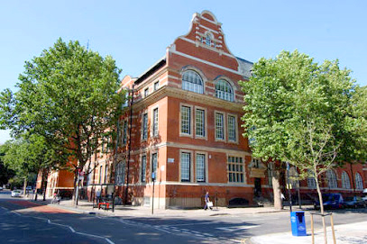 イギリスの名門大学 ロンドン大学シティ校 イメージ by Google